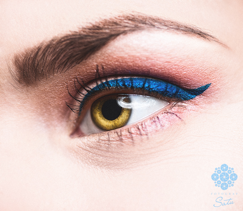 © satu knape 2013 make up artist och fotograf i linköping olika sminkningar blå eyeliner